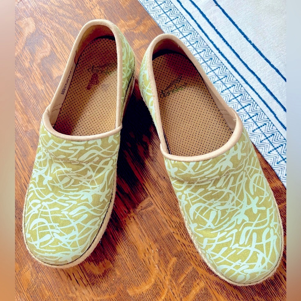 Dansko vegan clogs shoes, fabric with braided trim, super clean EUC